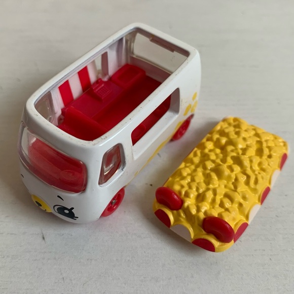 Shopkins Cutie Cars Cupcake Van and 12 Cars - Picture 11 of 16